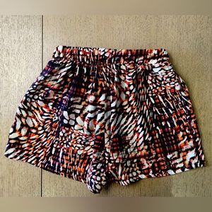NWT Tyche woman's size small multicolor poly shorts in new excellent condition